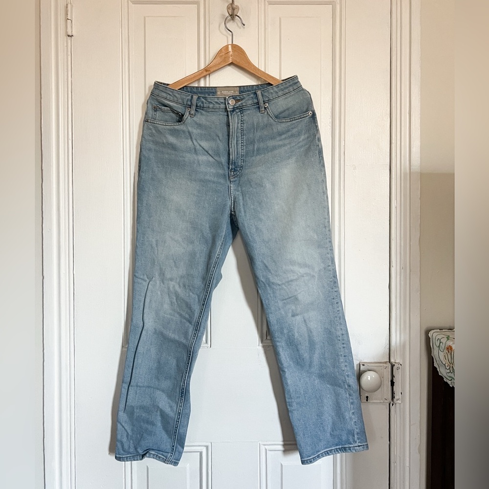 Everlane Curvy Cheeky Jean in Light Wash